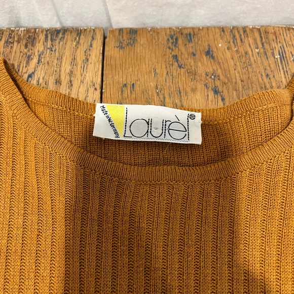 💛 LAURÈL – Bi-Material Mustard Top (Size 38) - Picture 7 of 13